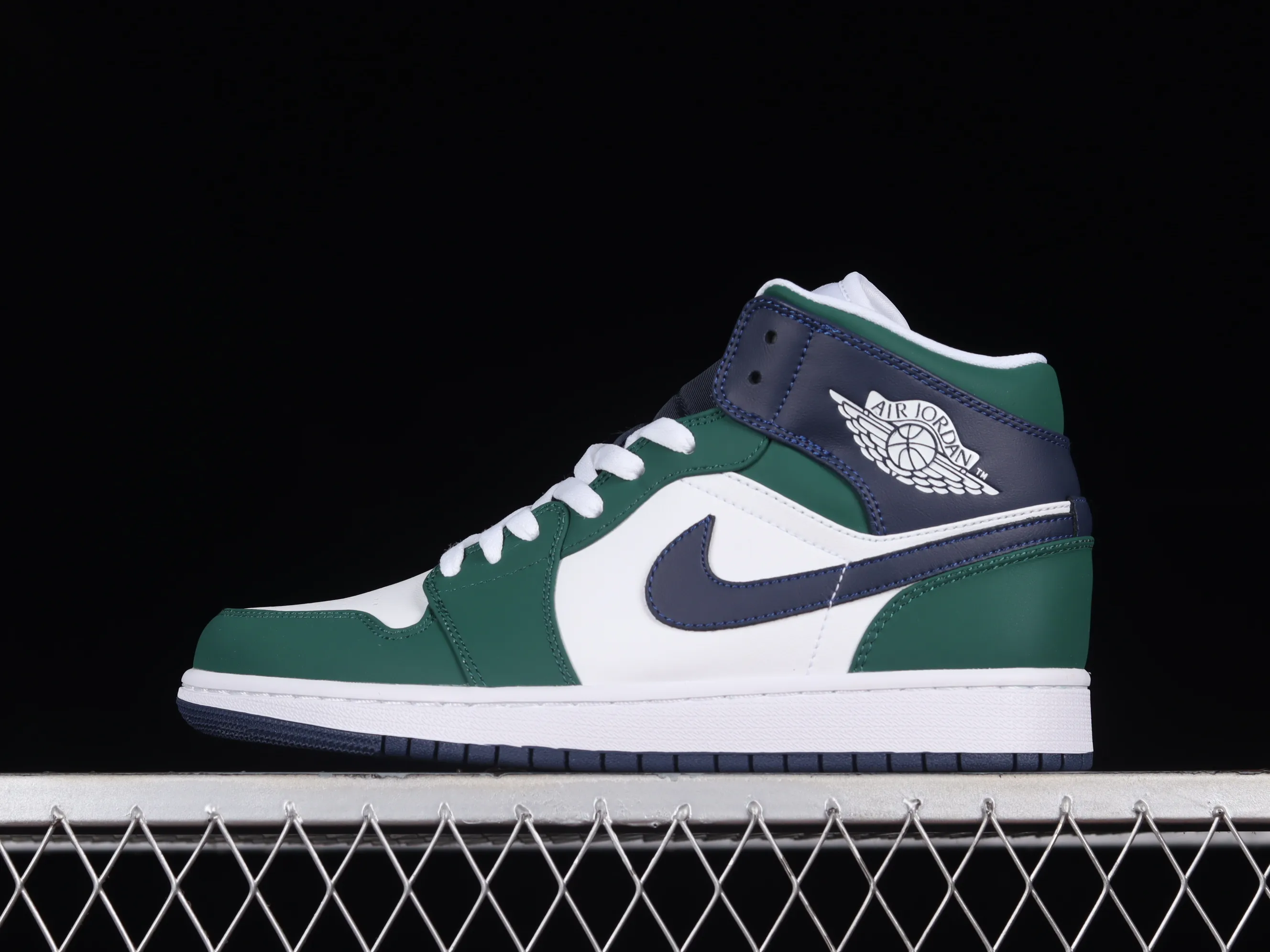 All categories Air Jordan Jordan series basketball shoes Air Jordan 1 Mid Air Jordan 1 Mid SE AJ1 Joe 1 navy blue and green color matching Zhongbang basketball shoes DZ5326-300